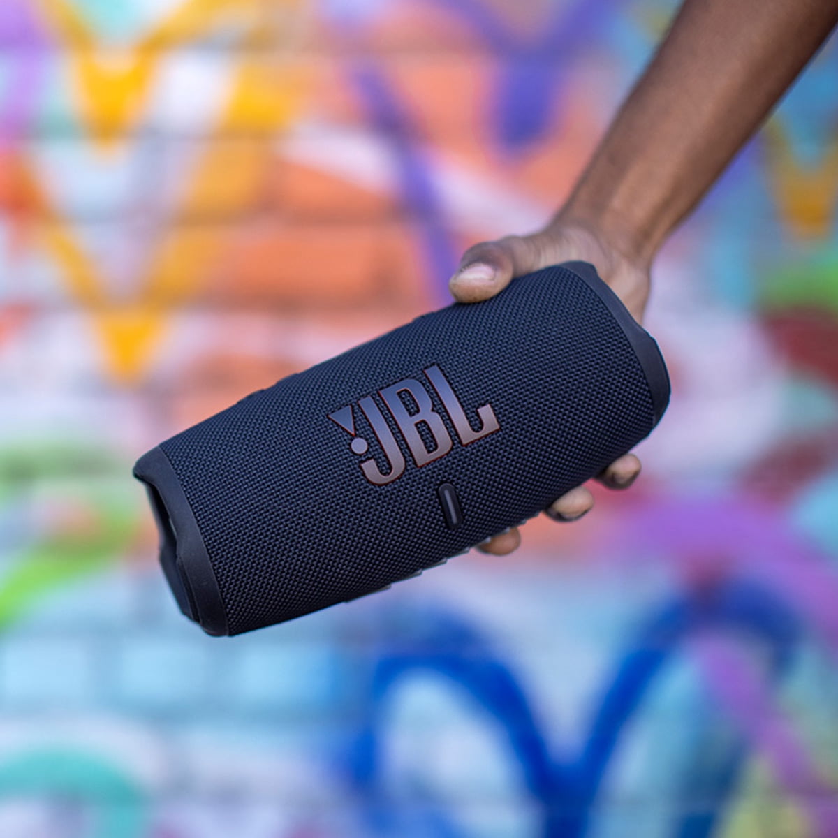 JBL Charge 5 Waterproof Portable Bluetooth Speaker with gSport Carbon Fiber Case (Blue)  (图5)