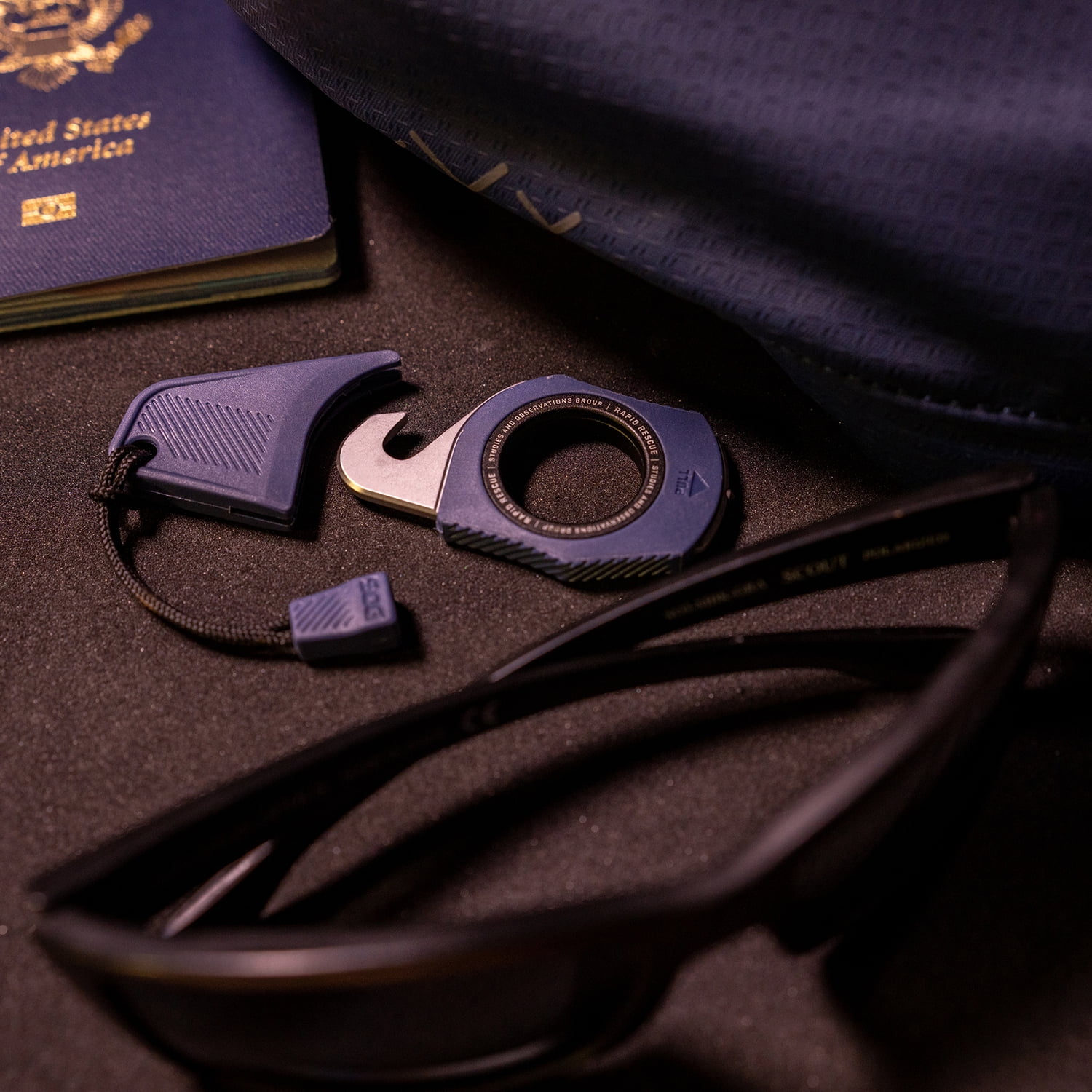 SOG Rapid Rescue Pocket Seatbelt Cutter and Glass Breaker with Removable Sheath, Midnight Blue, SOG-26-30-03-43