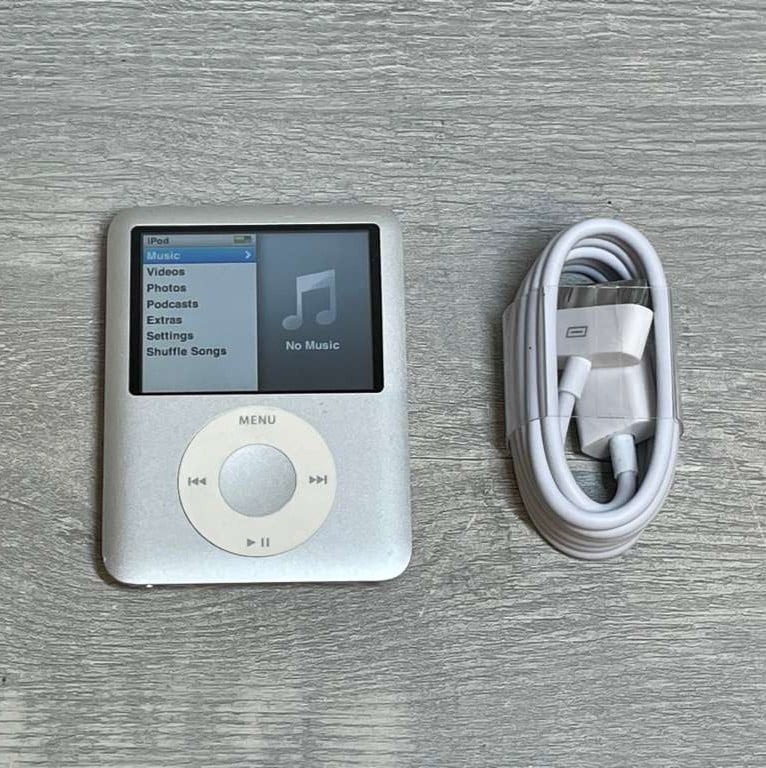 Pre-Owned Apple iPod Classic 5th Generation 30GB White , Fair