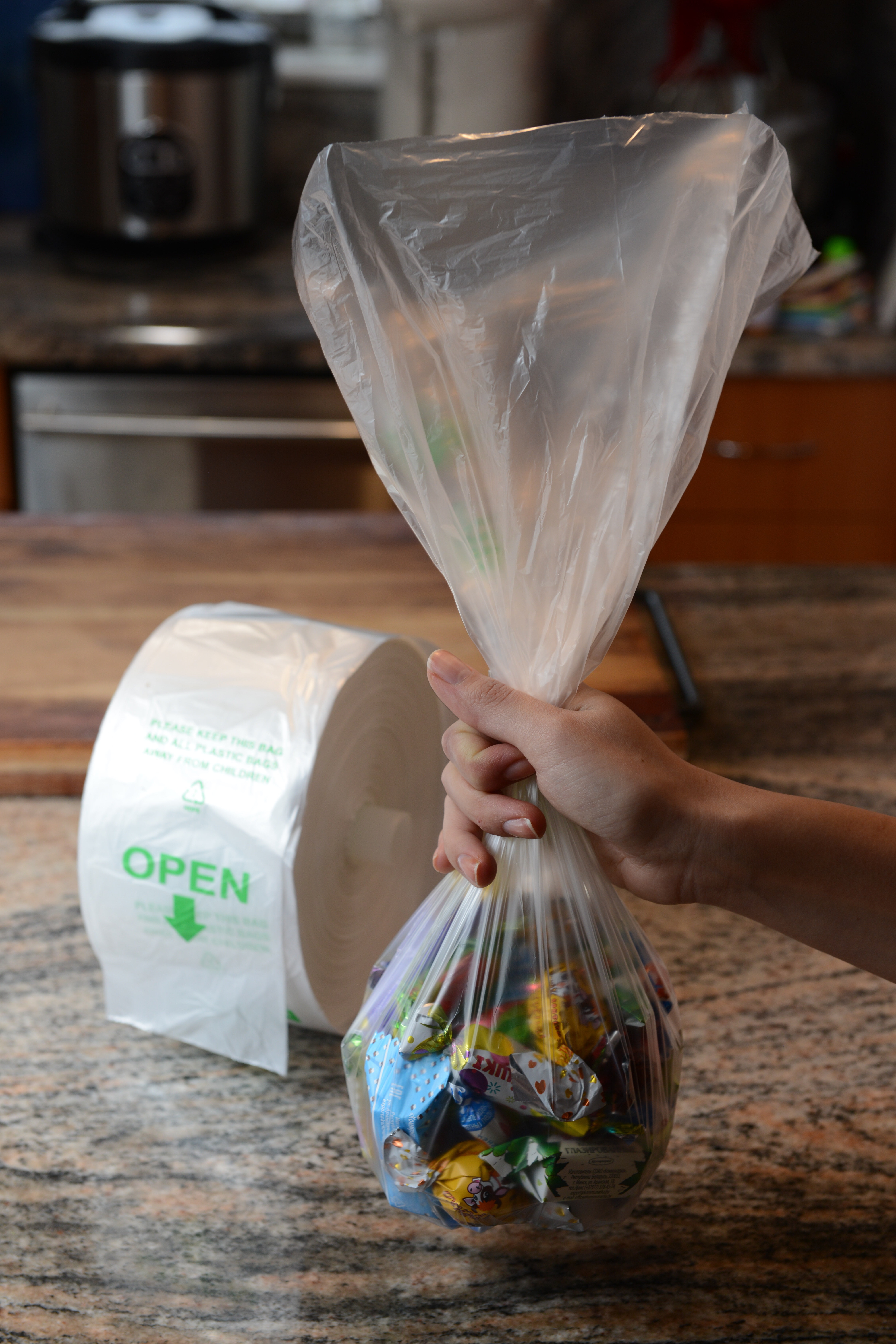 SJPACK Food Storage Bags, 12 x 20 Plastic Produce Bag on a Roll Fruits