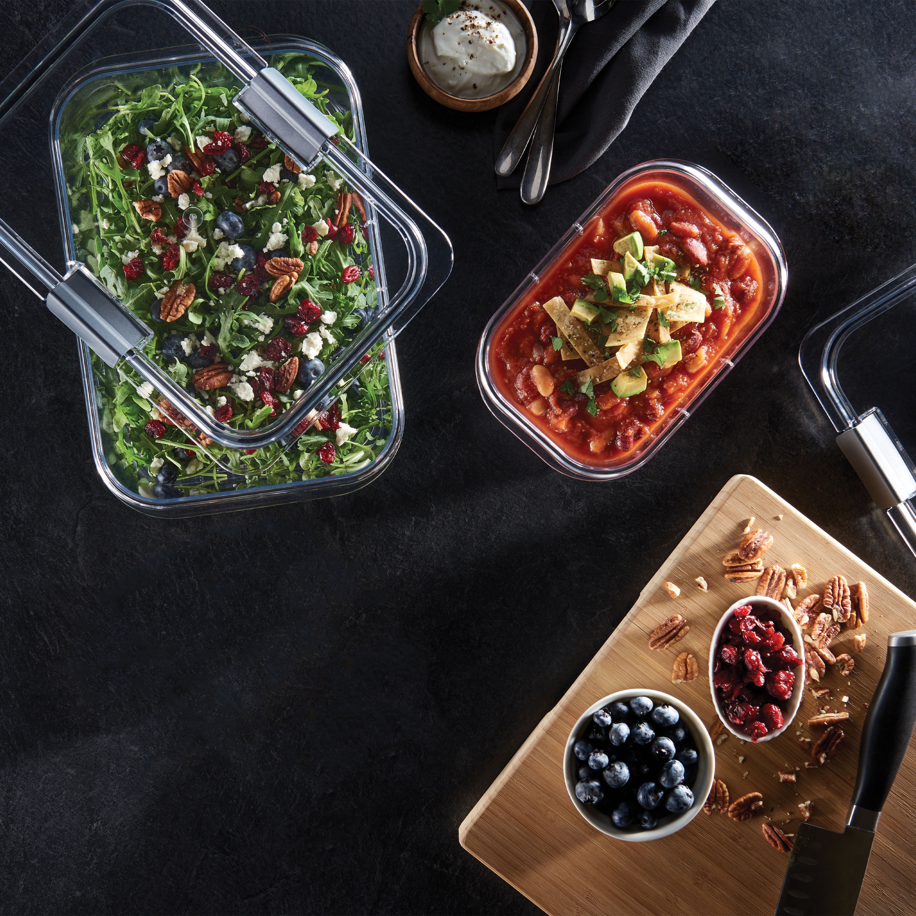 Rubbermaid Brilliance Plastic Food Storage Container, 2.3 L (9.6 Cup), 1 Pack