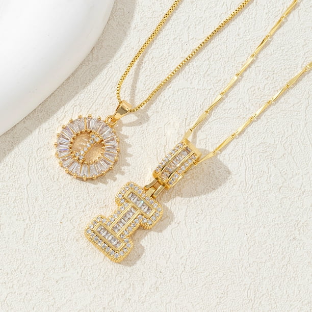 Paquete de 2 collares colgantes con letras iniciales.
