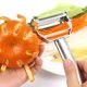 thumbnail image 2 of Muyoka Pelador de acero inoxidable, pelador multifuncional, pelador giratorio de frutas y verduras con orificio para colgar, trituradora de patatas con cepillo de limpieza para cocina, frutas y verdur Muyoka Hogar, 2 of 7