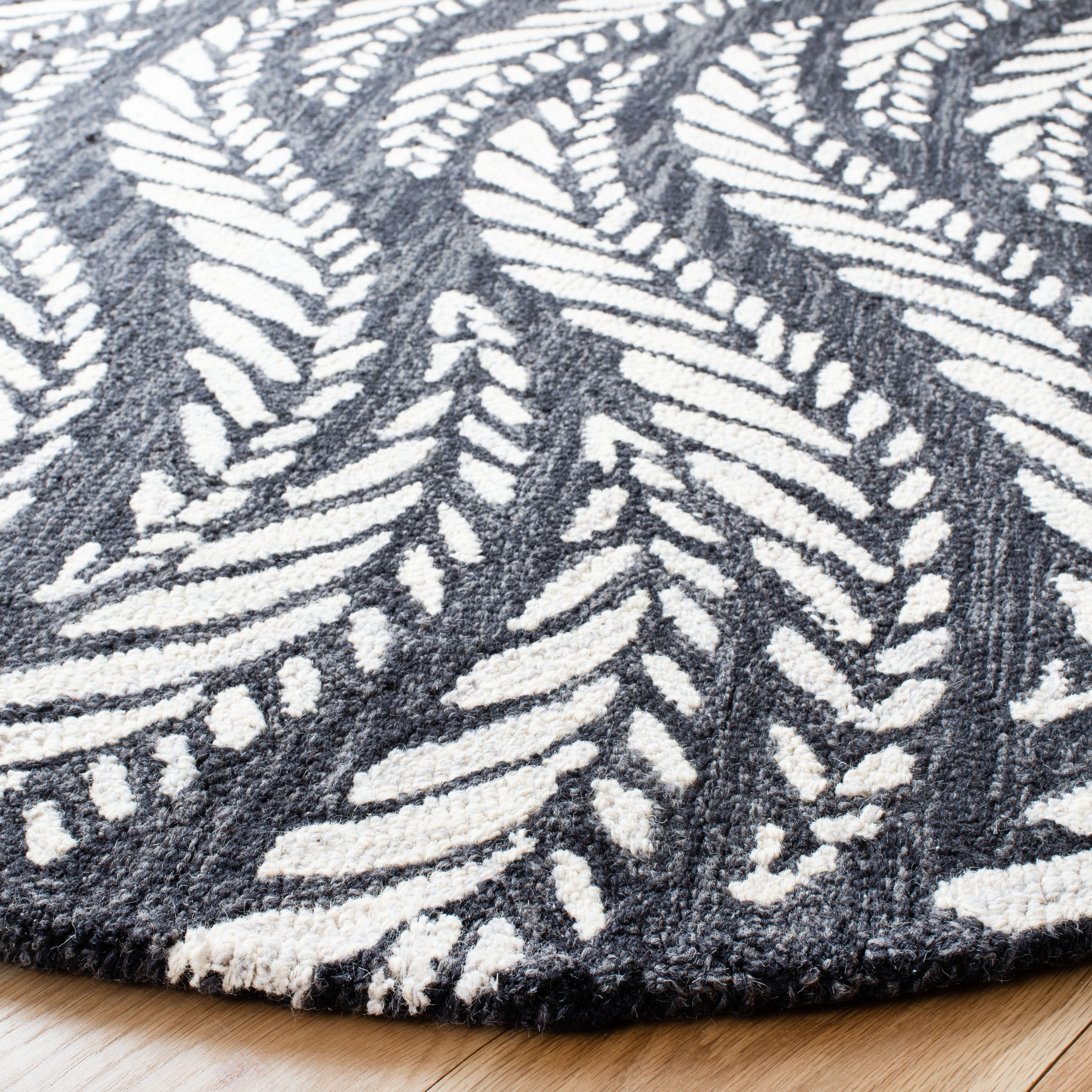 SAFAVIEH Micro-Loop Daffodil Leaves Area Rug, Charcoal/Ivory, 5' x 5' Round