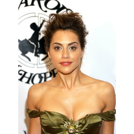 Brittany Murphy At The 16Th Annual Carousel Of Hope Gala To Benefit The Barbara Davis Center For Childhood Diabetes Rolled Canvas Art - (8 x 10)