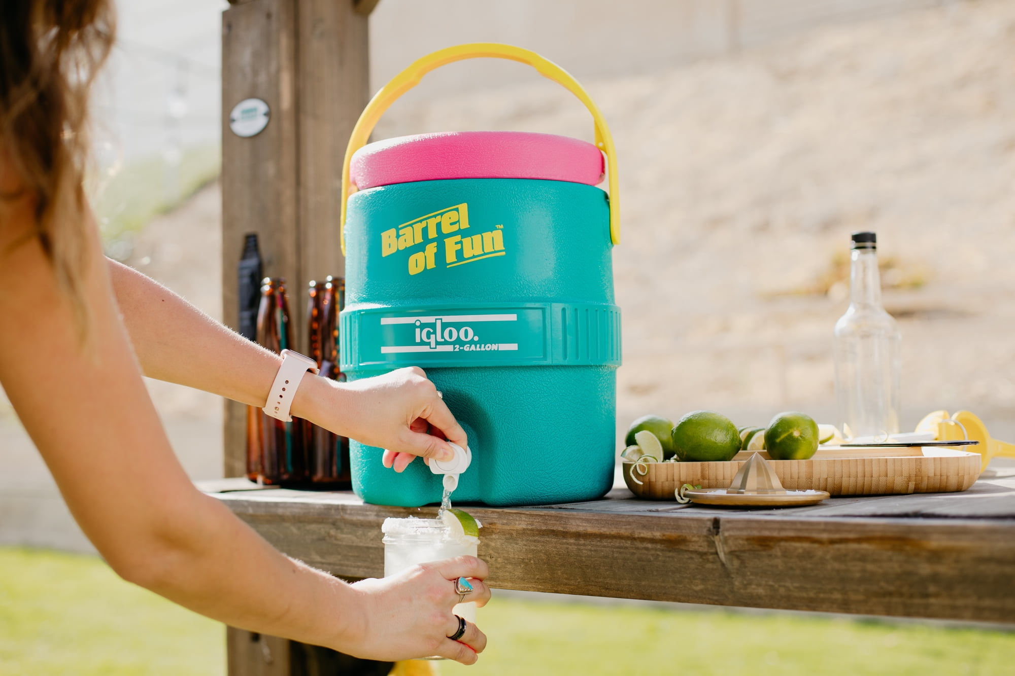 Igloo 2 Gallon Barrel Of Fun Beverage Cooler Jug - Jade - Walmart.com