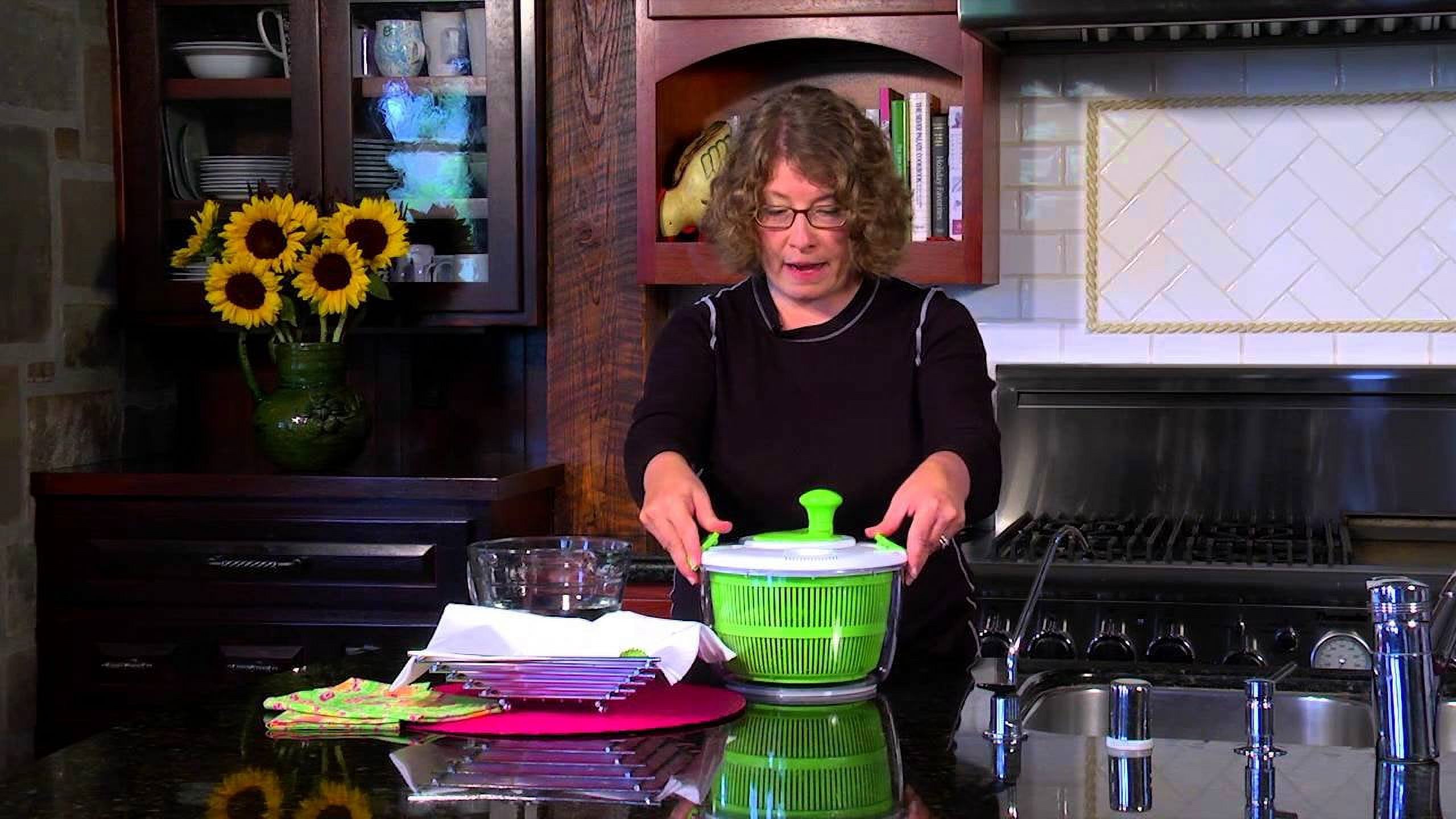 Cuisinart Non-Handled Small Salad Spinner photo 3