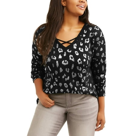 Juniors' Plus Graphic Print Caged V-Neck Pullover With Foil