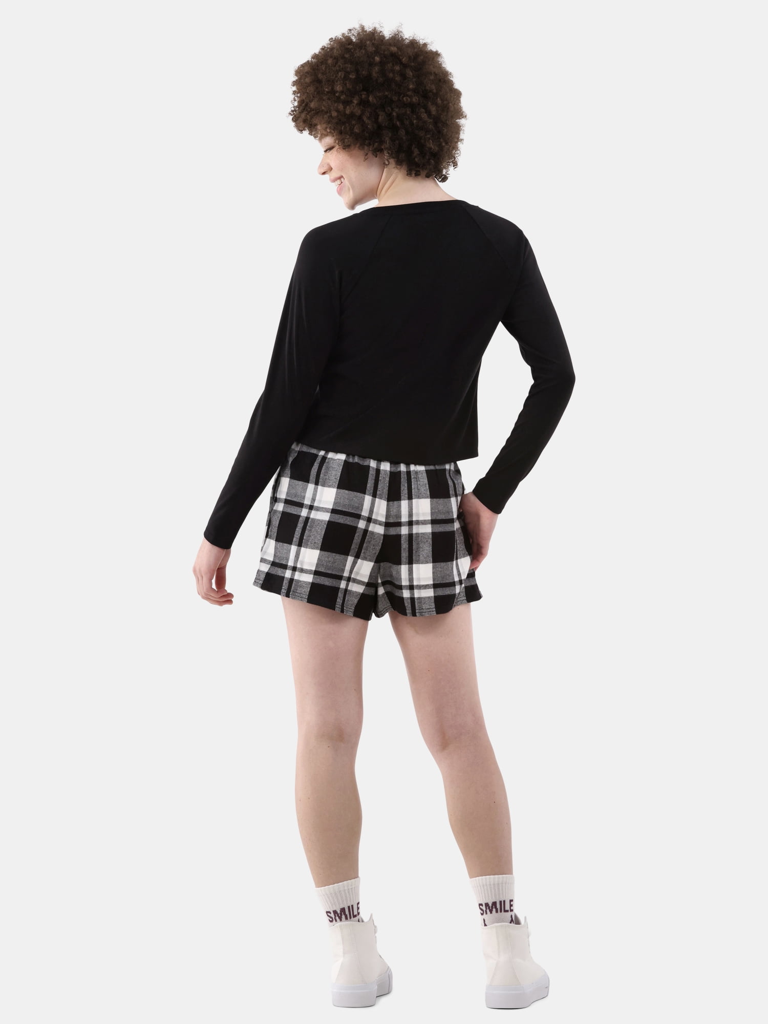 No Boundaries Long Sleeve Tee and Flannel Shorts Pajama Set, 2-Piece, Women’s and Women’s Plus