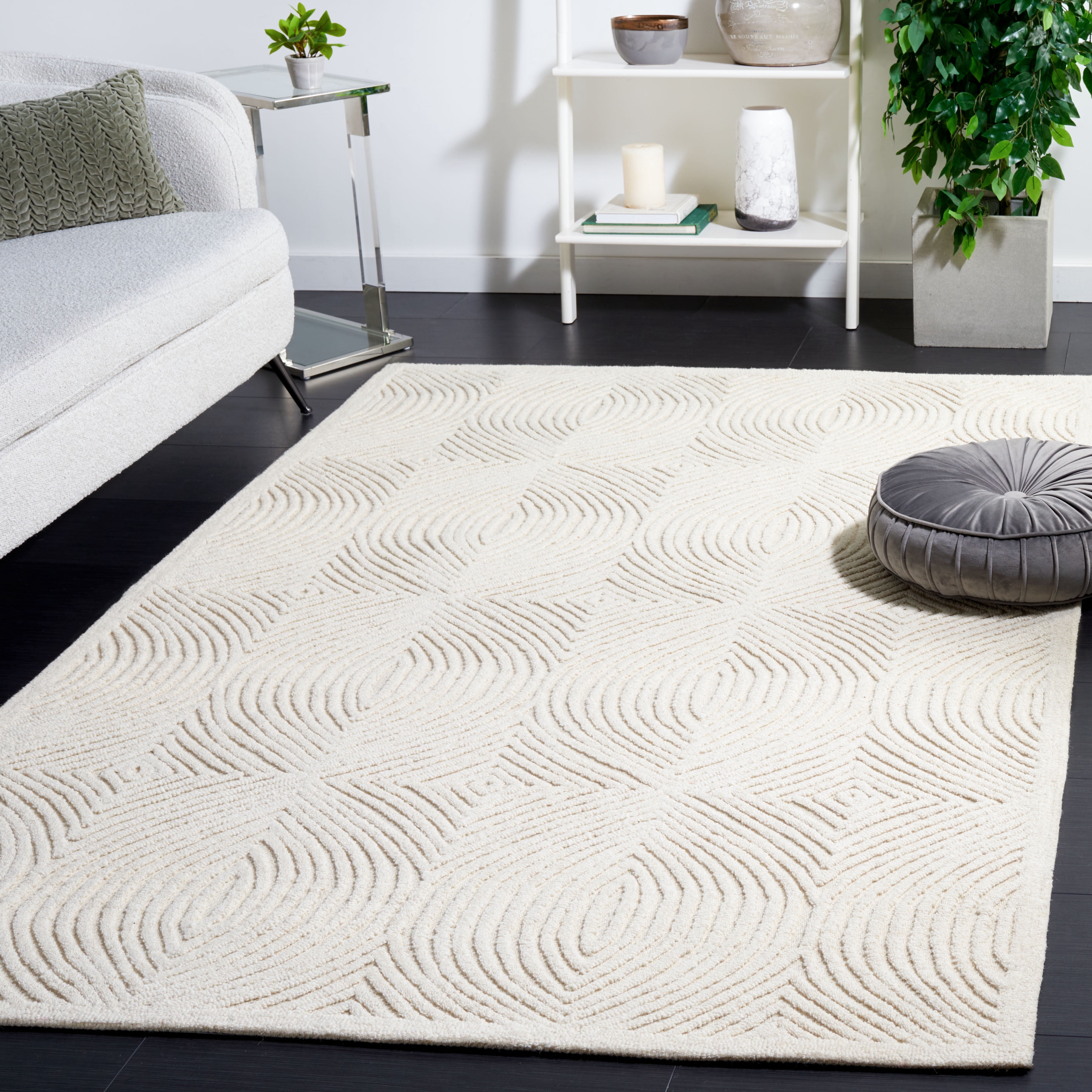 SAFAVIEH Textural Rose Geometric Area Rug, Ivory, 4' x 6'