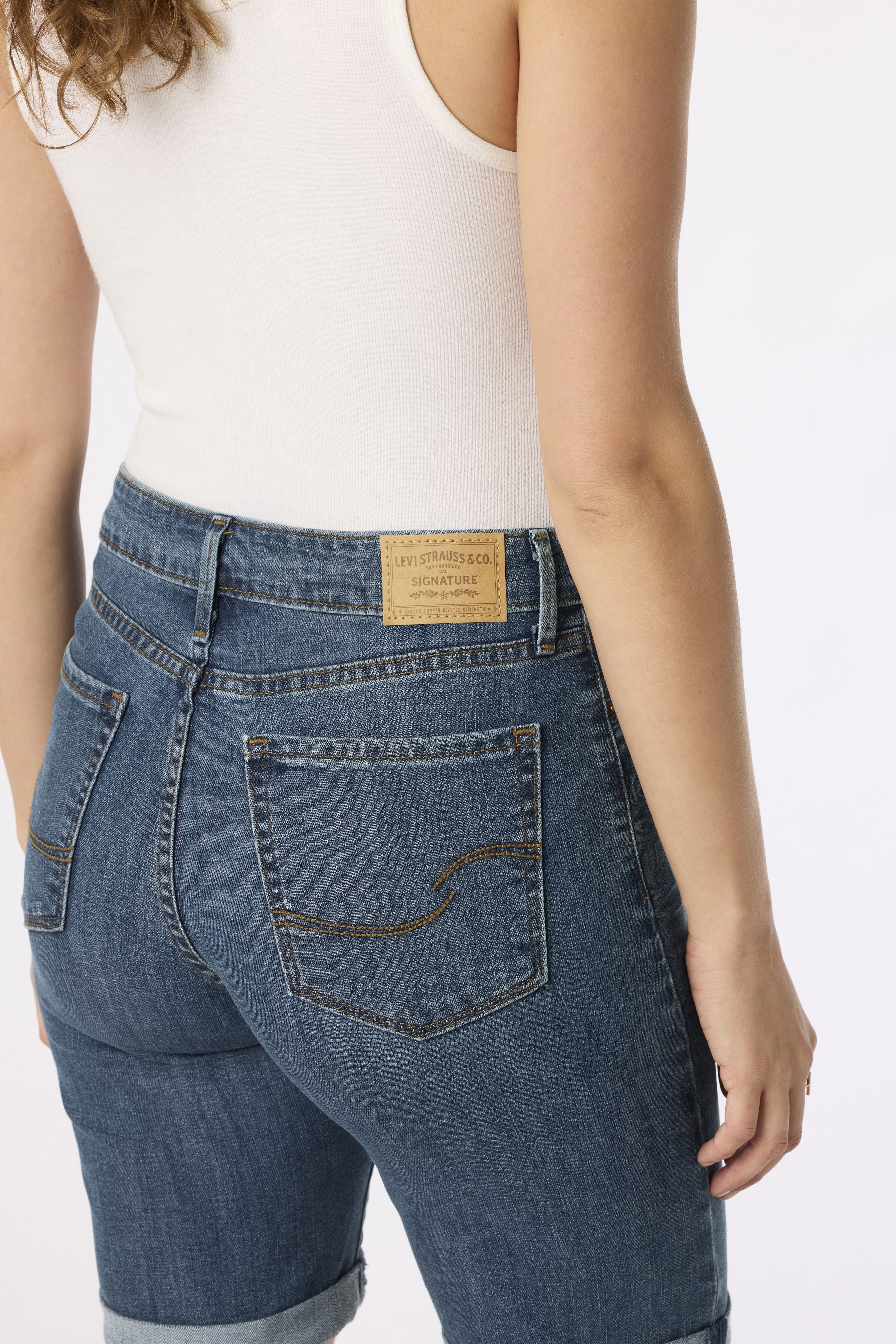Levi Strauss Signature Women's and Women's Plus Vintage Relaxed Mid Thigh Shorts, Sizes 2-18