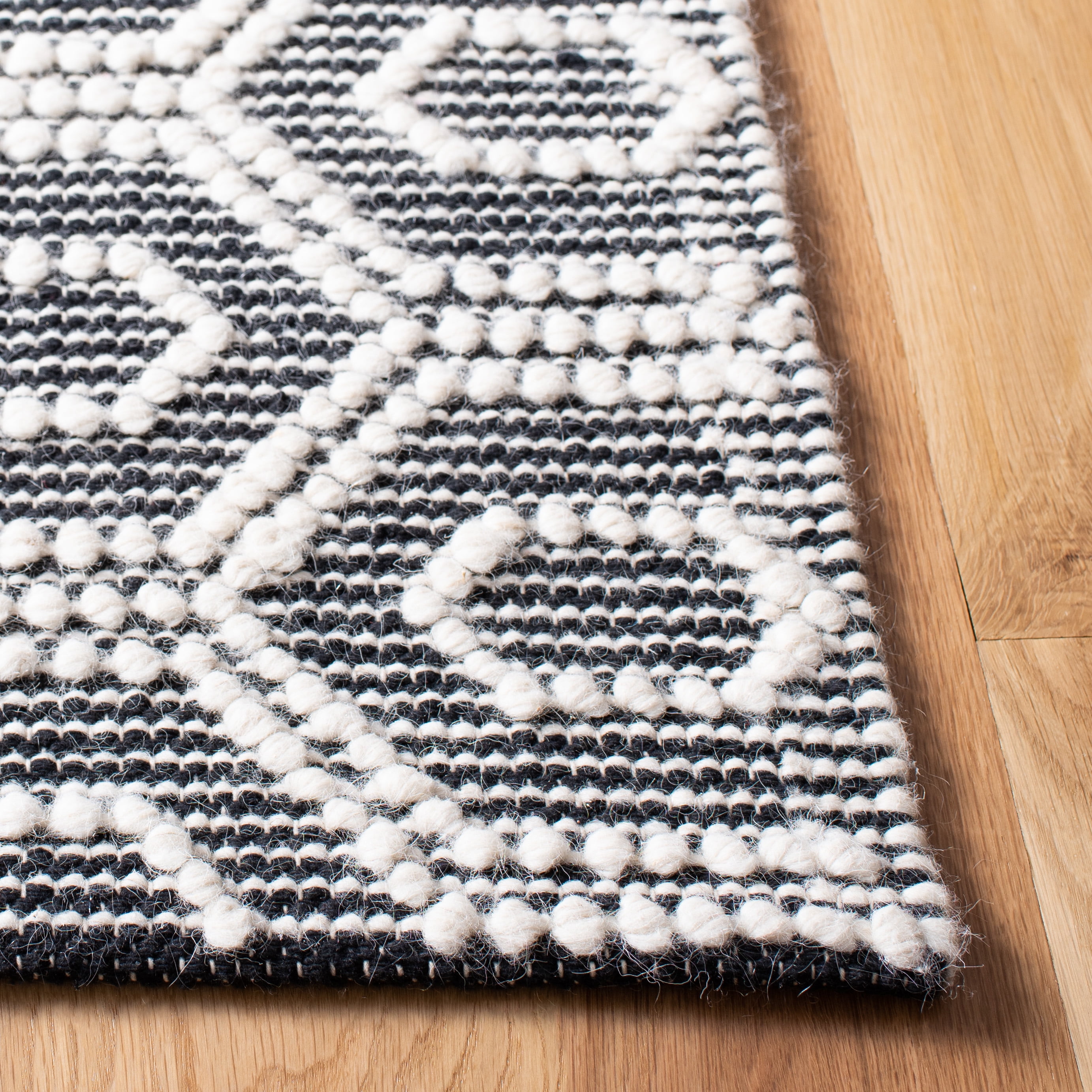 SAFAVIEH Natura Calvagh Geometric Runner Rug, Ivory/Black, 2'3" x 8'