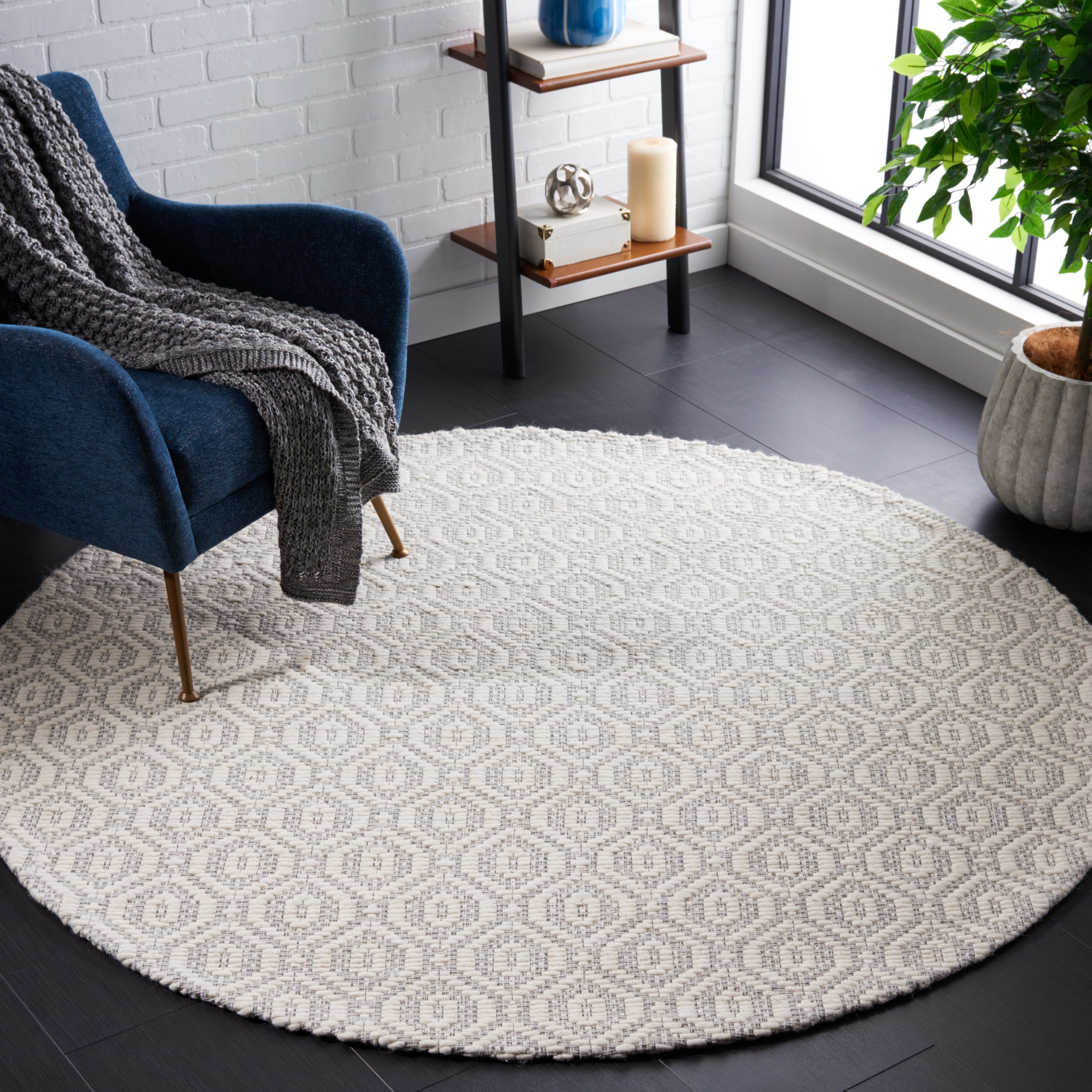 SAFAVIEH Marbella Fabiana Geometric Area Rug, Ivory/Beige, 6' x 6' Round