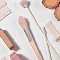 thumbnail image 2 of Brocha de maquillaje rosa chica redondeada, 2 of 2