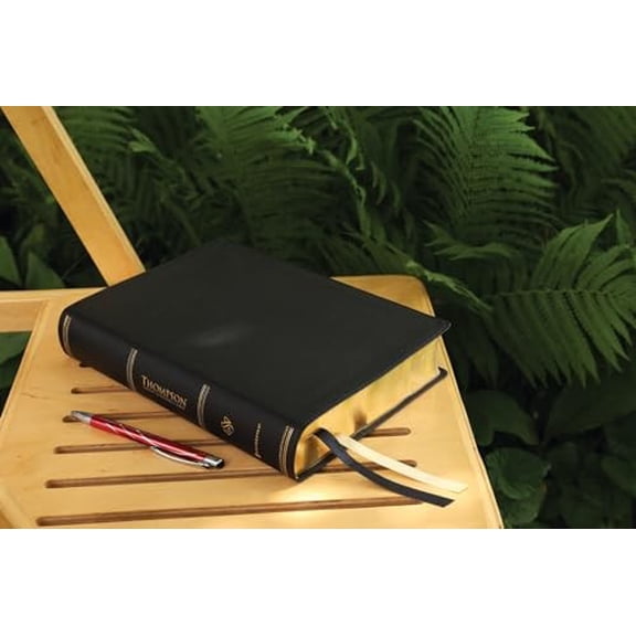 Pre-Owned ESV, Thompson Chain-Reference Bible, Large Print, Leathersoft, Black, Red Letter, Thumb Indexed: English Standard Version, Black, Leathersoft, Thompson Chain-reference, Red Paperback