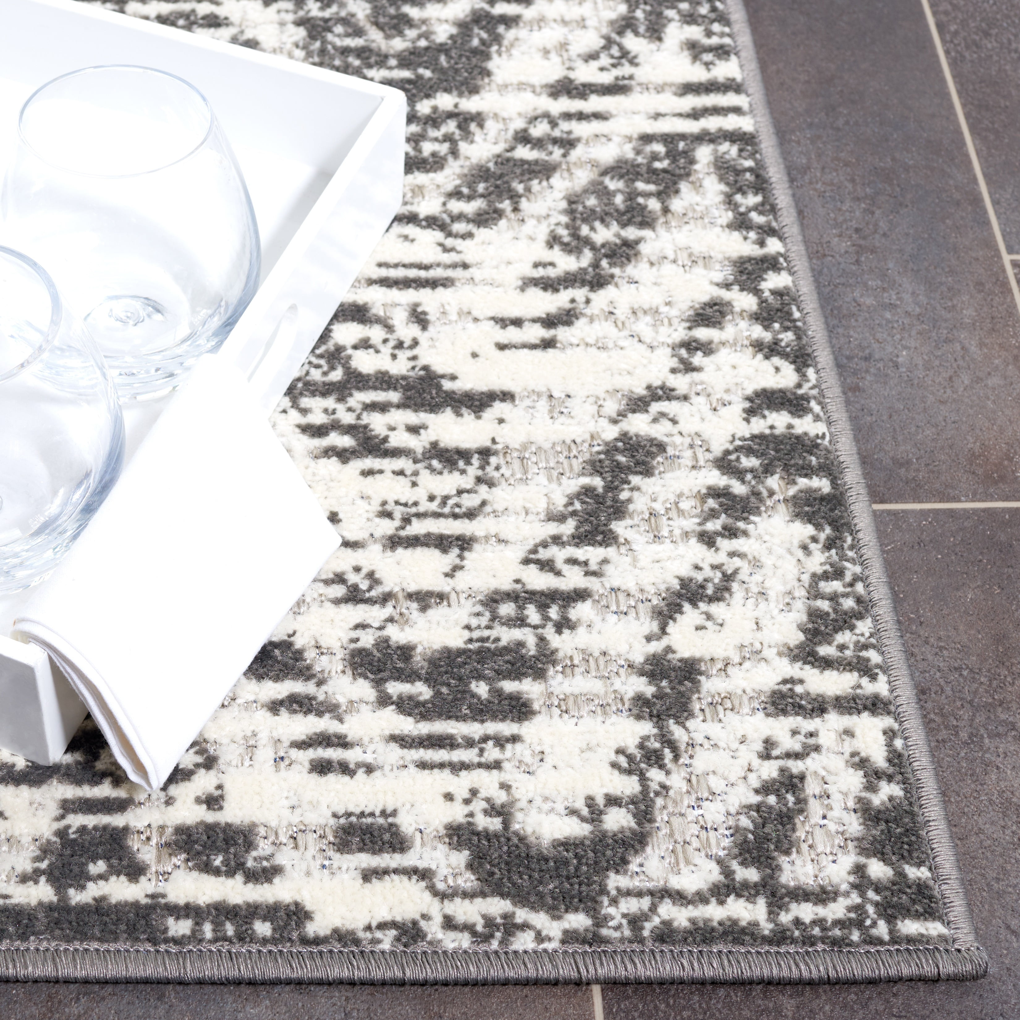 SAFAVIEH Cottage Ronni Chevron Indoor/Outdoor Area Rug, Grey, 5'3" x 7'7"