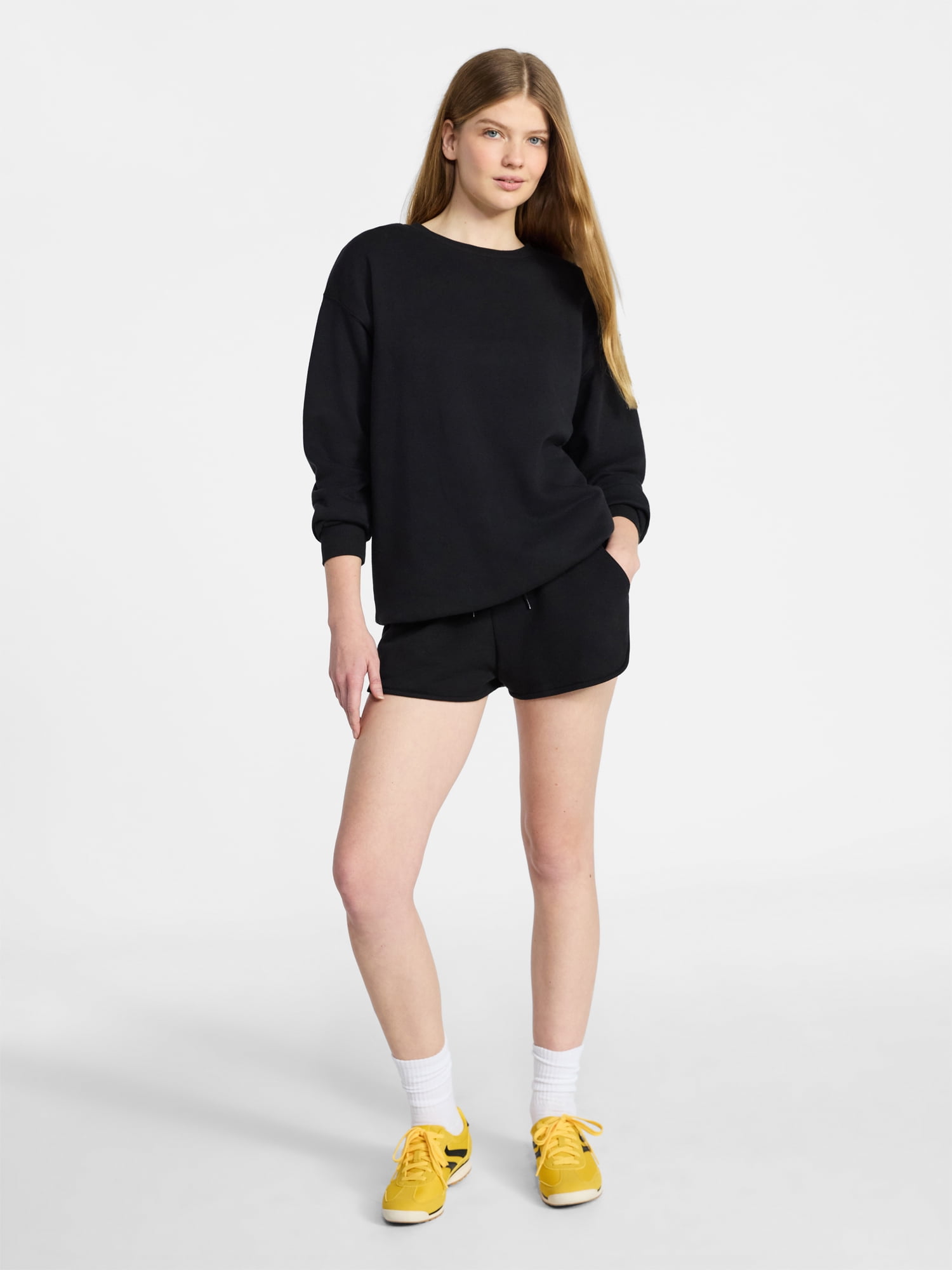 No Boundaries Oversized Fleece Sweatshirt with Long Sleeves, Women's Sizes XXS-4X