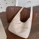 thumbnail image 2 of Bolso de mano retro para mujer, bolso informal suave para las axilas, bolso para otoño e invierno (blanco), 2 of 7
