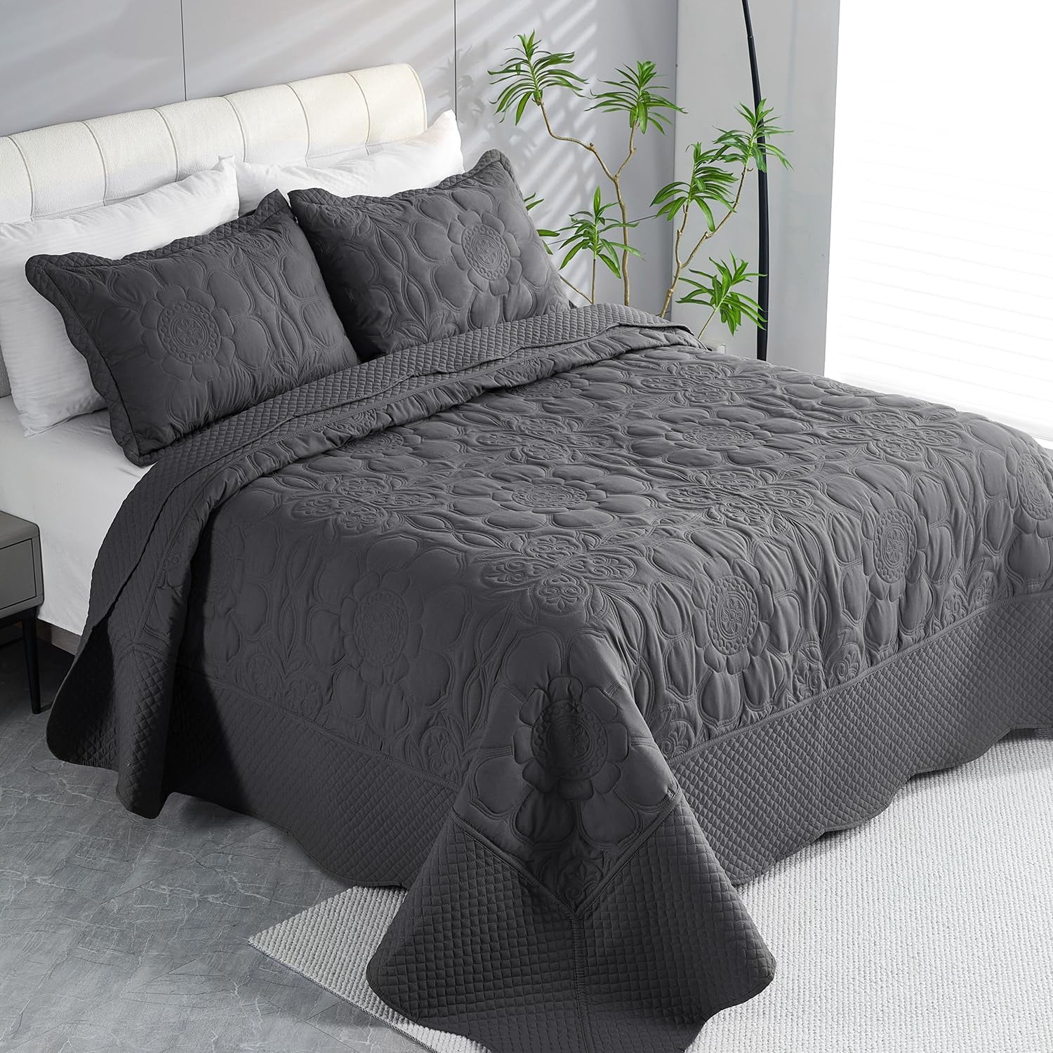 Evenhug 3 Piece King Size Quilt Set Lightweight Reversible Bedspread Coverlets for All Seasons, Black