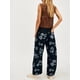 thumbnail image 5 of Vaqueros Rectos, Holgados, Informales, de Tiro Medio y Pierna para Mujer, Estilo Boyfriend Y2K, Pantalones Cortos de Mezclilla Flores Negras S, 5 of 10