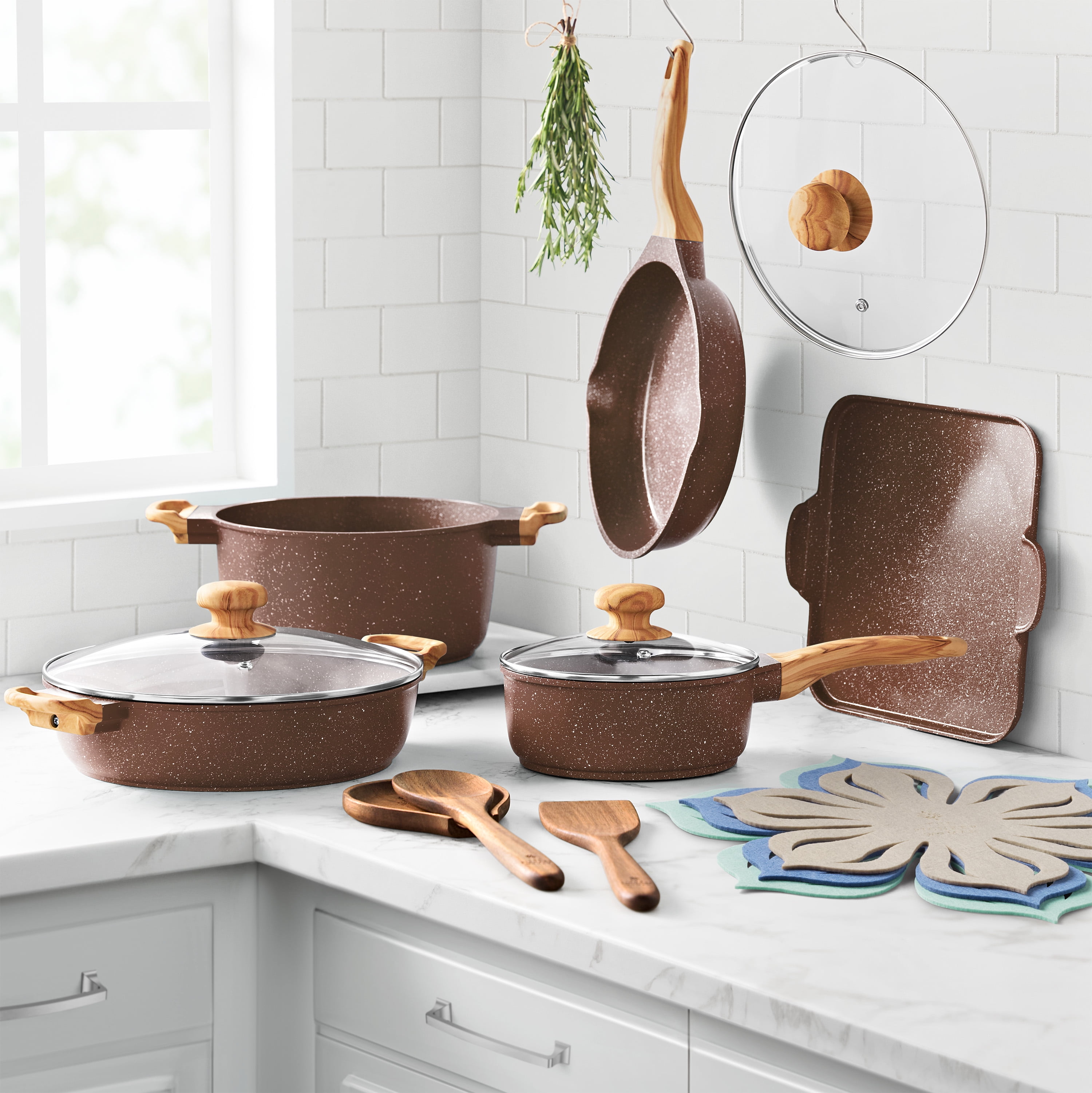 The Pioneer Woman Prairie Signature 14-Piece Cast Aluminum Cookware Set, Brown