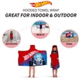 thumbnail image 3 of Toalla con capucha Hot Wheels de algodón suave para niños de 3 a 7 años, 3 of 5