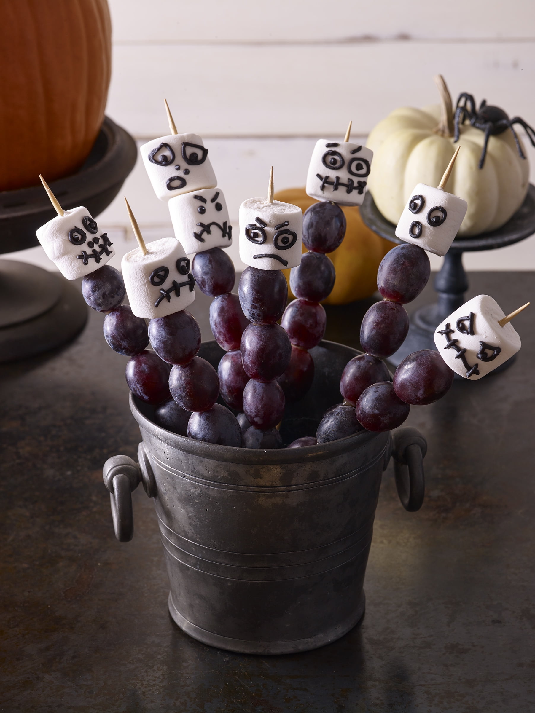 Fresh Black Seedless Grapes, Bag (2.25 lbs/Bag Est.)