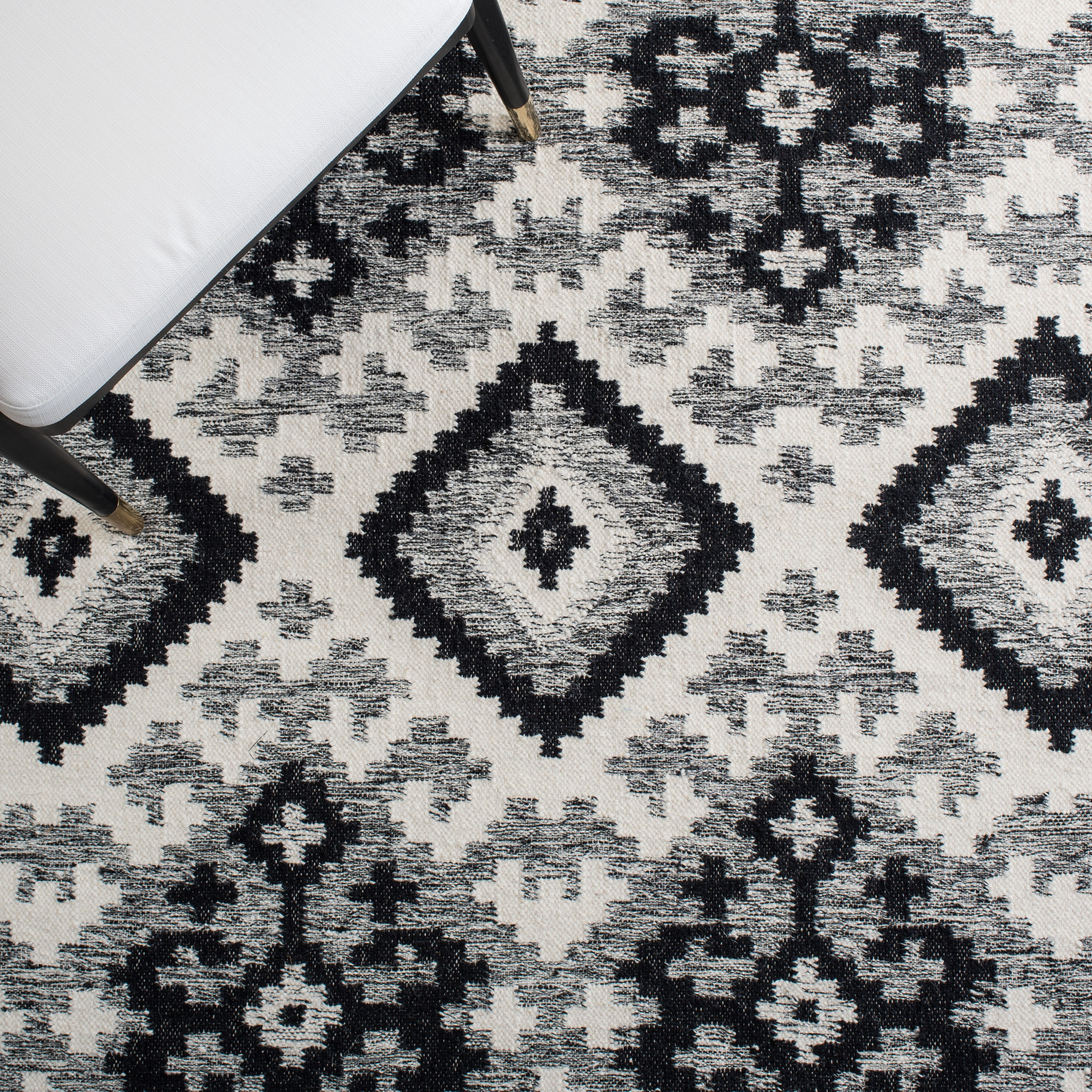 Safavieh Kilim Alaina Diamond Area Rug, Ivory/Black, 8' x 10'