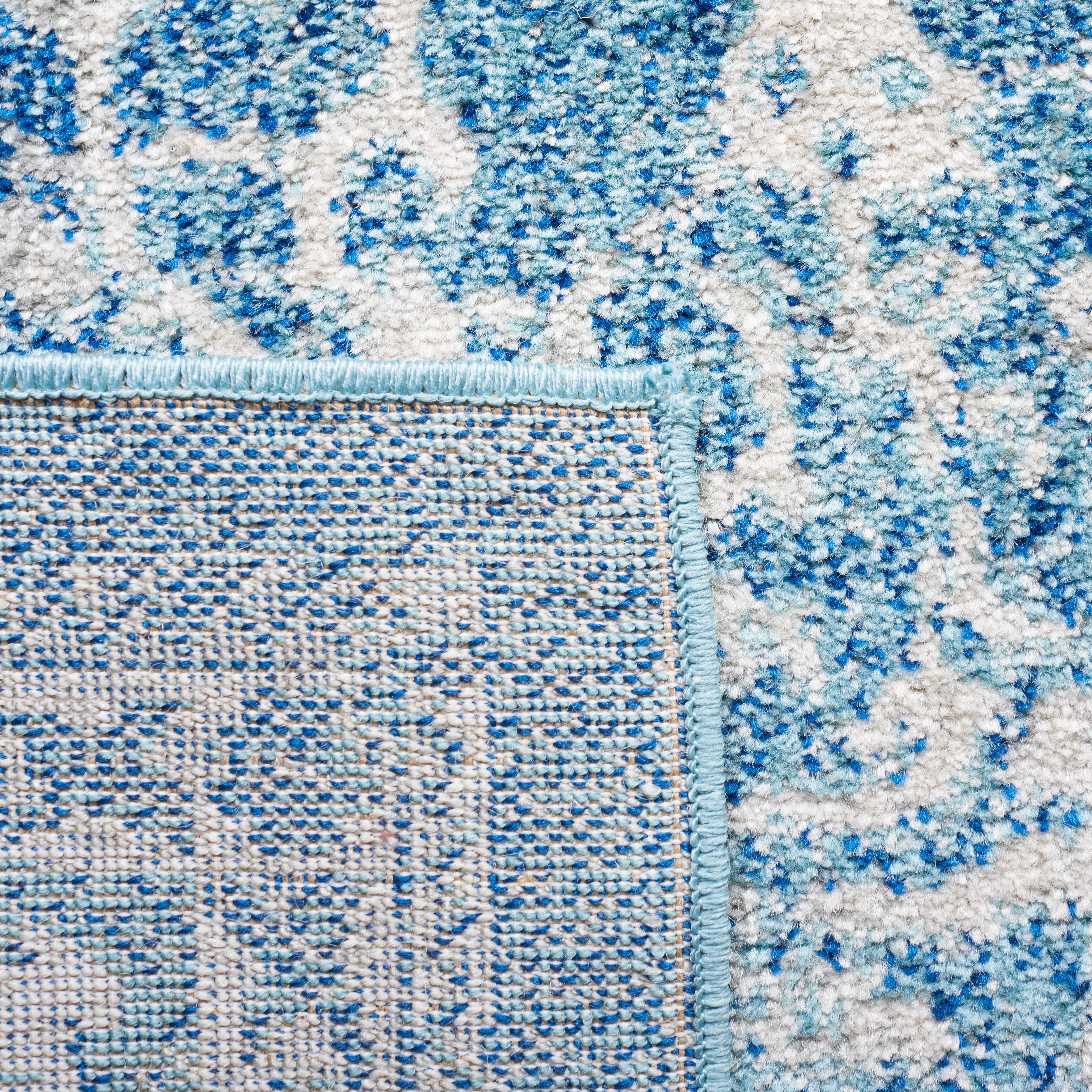 SAFAVIEH Accent Rug 4x6 - Evoke Collection - Traditional Design, Blue & Ivory, Non-Shedding & Easy Cleaning, Ideal for Living Room, Bedroom, Dining Space, Entryway, Bathroom, Bedside (EVK256C)