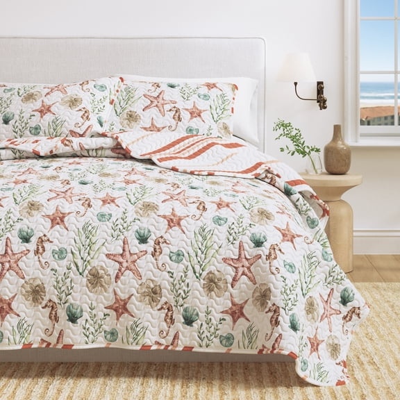 Coastal Quilt Set - Lightweight, Soft, All-Season - 2-Piece Reversible Bedding Set (Twin / Twin XL, Seahorse & Shells)