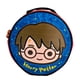 thumbnail image 1 of Lonchera Circular Harry Potter Estilo Chibi con Correa Expandible, Interior Térmico, Bolsa para Almuerzo, Mundo Mágico, Color Azul, 1 of 2