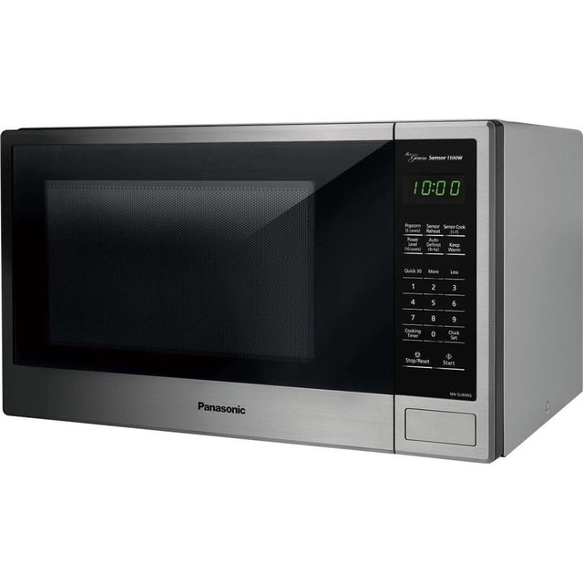 panasonic horno de microondas con genius cooking sensor y botón de palomitas, 1,3 cu ft, stainless, 1.3 cu. ft., 1, 1 Horno microondas de encimera Panasonic en acero inoxidable, 1.3 pies cúbicos; vista frontal en tres cuartos con puerta de vidrio oscuro y panel de control digital a la derecha que muestra pantalla verde, teclado numérico, botón de palomitas y controles de sensor Genius. Bandeja giratoria visible y diseño compacto para encimera; suele usarse también para recalentar sobras y cocinar porciones pequeñas con un solo toque.