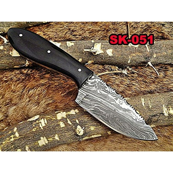 7.5" Long Damascus steel hand forged compact skinning Knife, 4" drop point full tang blade, Bull horn scale, Cow hide Leather sheath