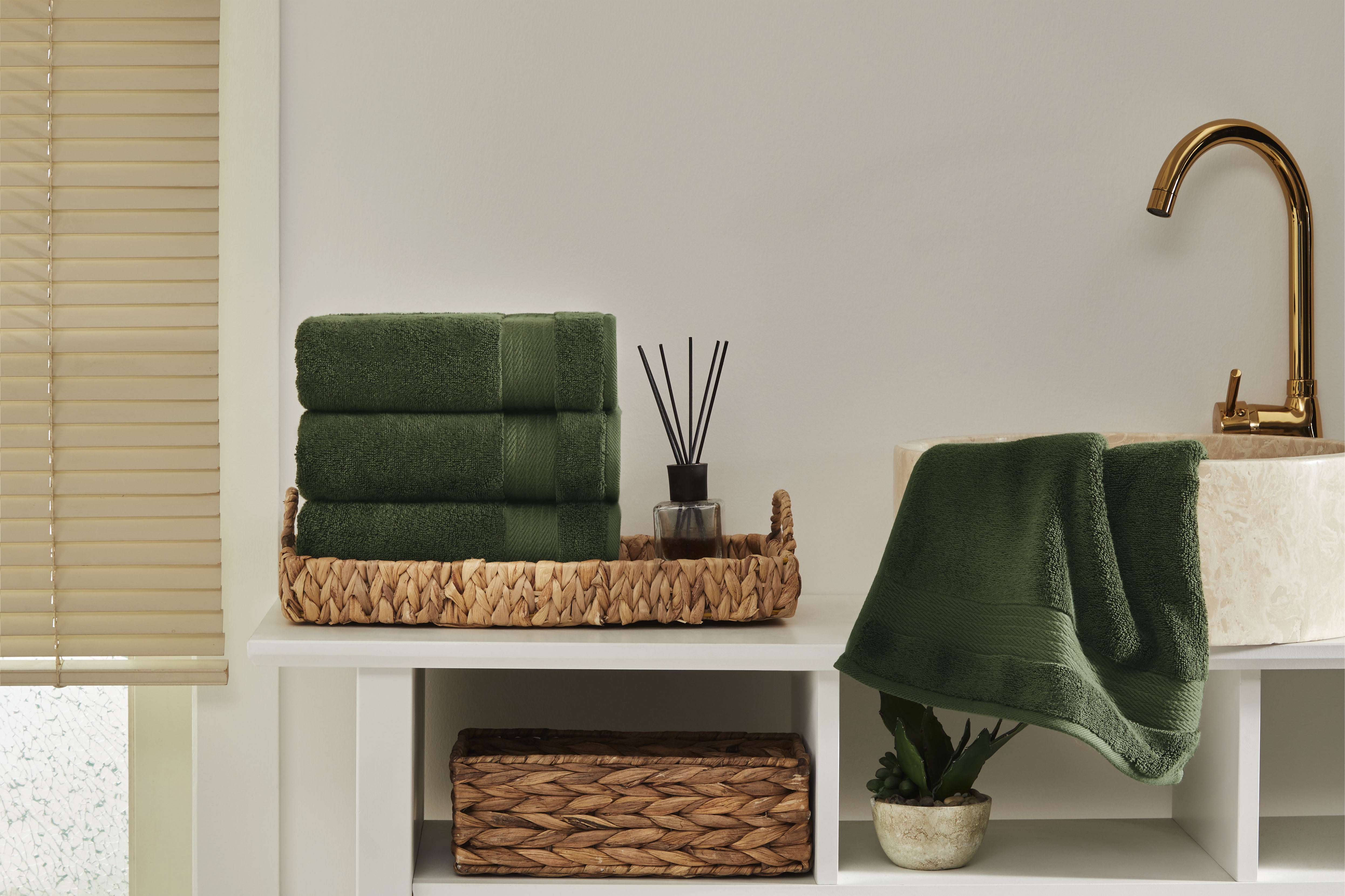 Ozdilek 4-Piece 16x30 Hand Towels  575 GSM – 100% Turkish Cotton, Luxury Soft Velour, Quick Dry & Absorbent, Fade-Resistant, Comfortable & High-Quality Cotton Towel (Fern Green)