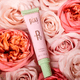 thumbnail image 4 of Iluminador Facial Con Agua De Rosas Y Acido Hialuronico,pixi, 4 of 4