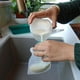 thumbnail image 4 of Extractor de leche portátil, silicona, succión pasiva, sin BPA, 4 of 8