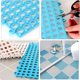 thumbnail image 3 of Paquete de 2 baldosas entrelazadas azules y blancas con orificios de drenaje Alfombrilla antideslizante de PVC suave para el piso de la ducha Alfombrilla modular entrelazada para drenaje, pi, 3 of 5
