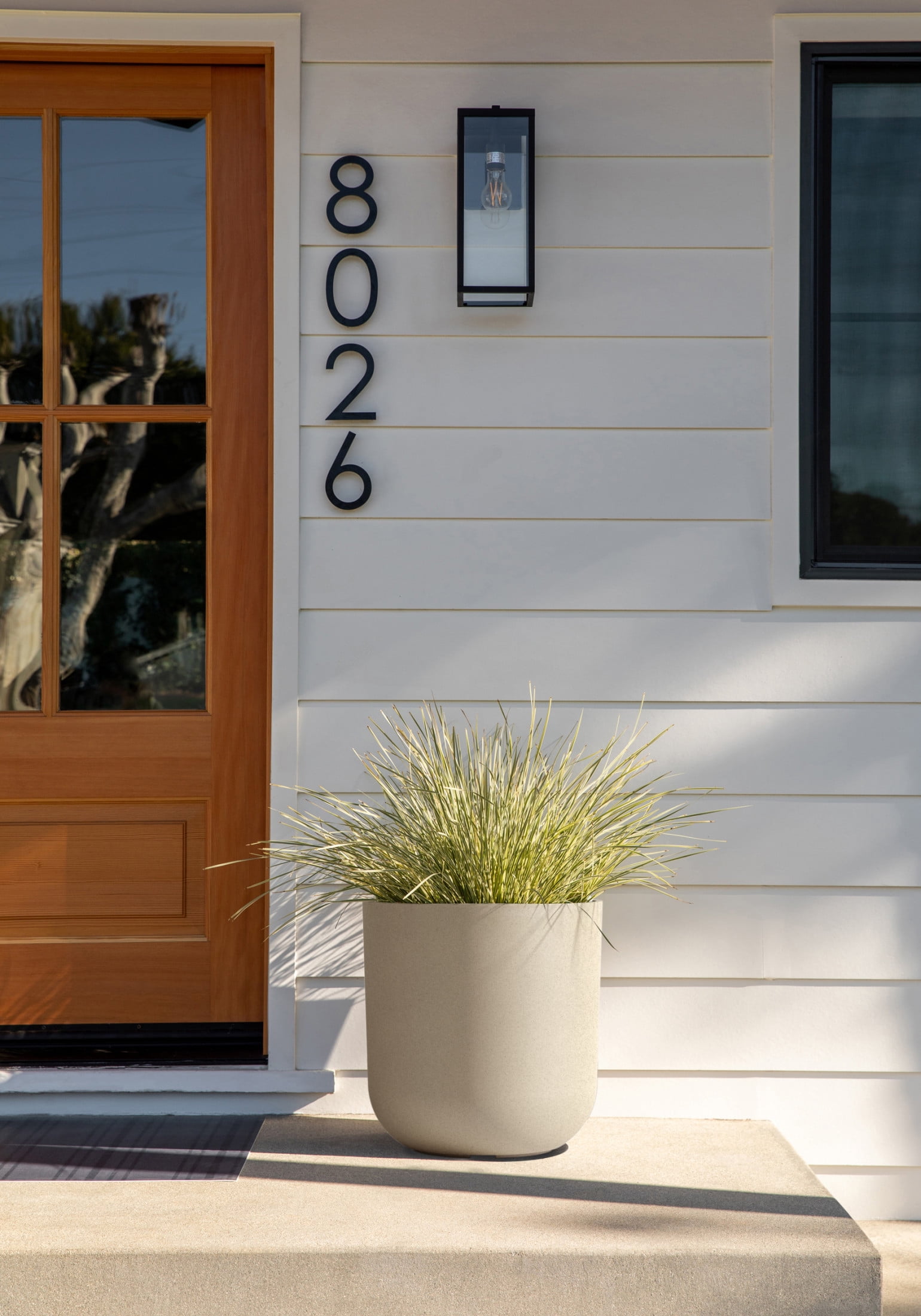 Veradek Mason Series Kona 15" Plastic-Stone Planter - Sand