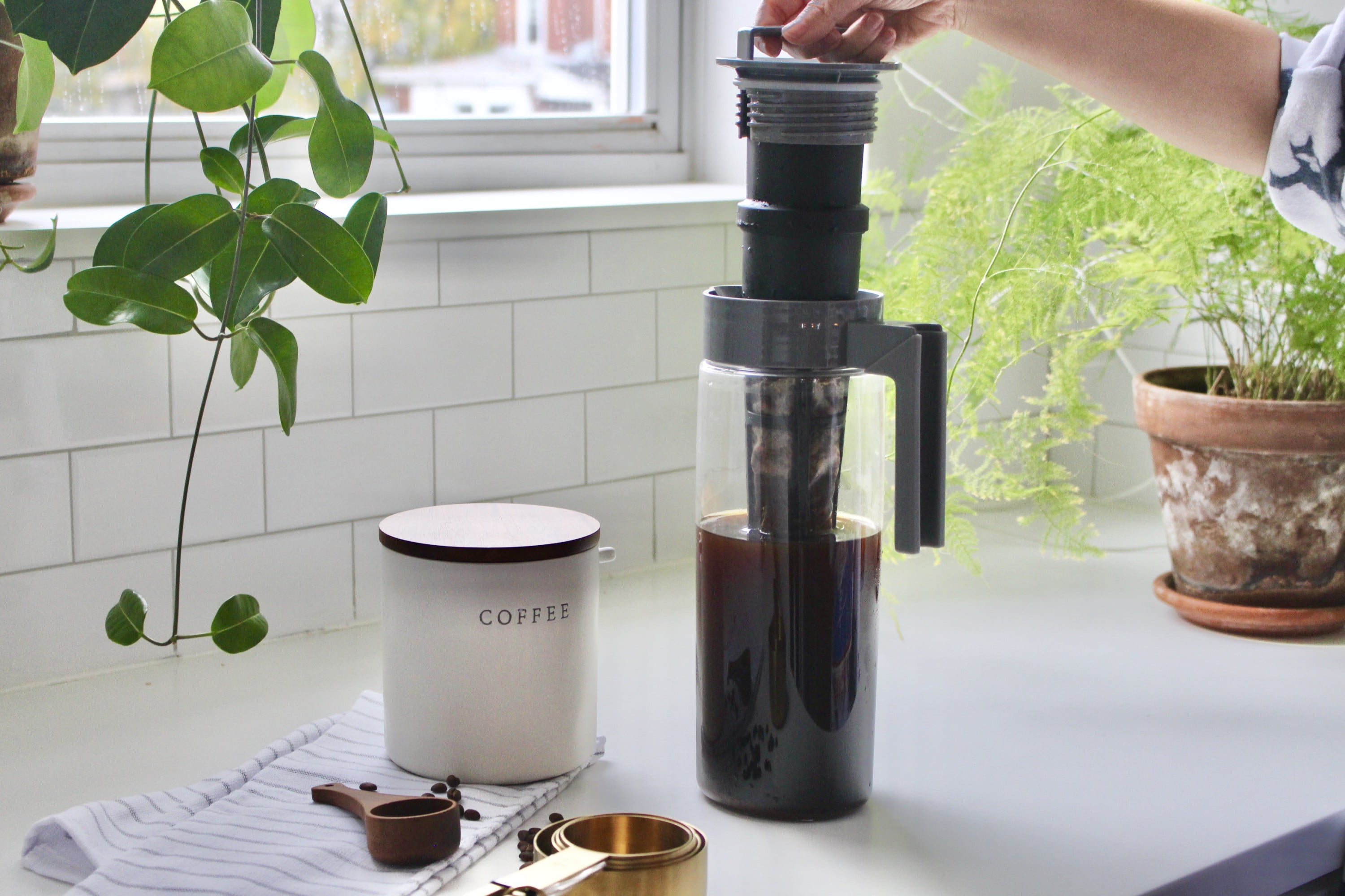 Takeya - Recipe: Takeya Orange Vanilla Cold Brew made with our Cold Brew  Coffee Maker - brew, chill, serve, store all-in-one! Bright aromatics of  fresh orange peels naturally flavor this Cold Brew