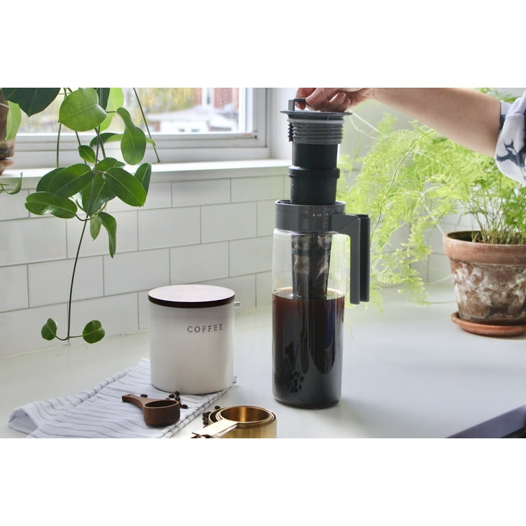 Takeya, Kitchen, Excellent Used Condition Takeya Patented Deluxe Cold  Brew Coffee Maker 2 Qt 64