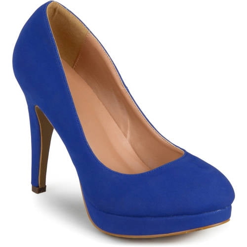 wide width round toe pumps