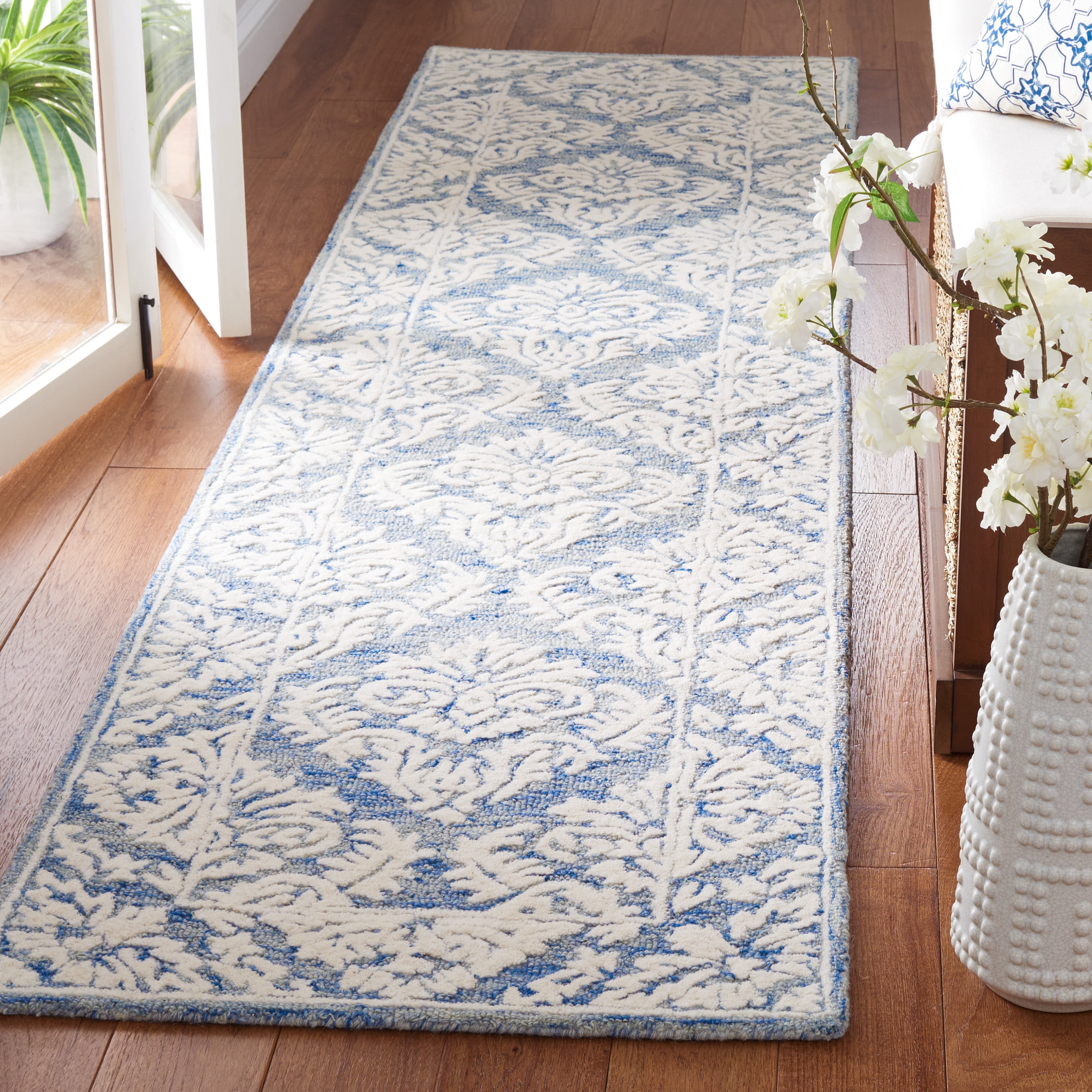 SAFAVIEH Metro Wayland Medallion Runner Rug, Blue/Ivory, 2'3" x 9'