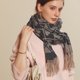 thumbnail image 5 of Bufandas a cuadros escoceses para mujer en invierno, bufandas largas para mujer con flecos, bufandas súper suaves para mujer en invierno, 5 of 5