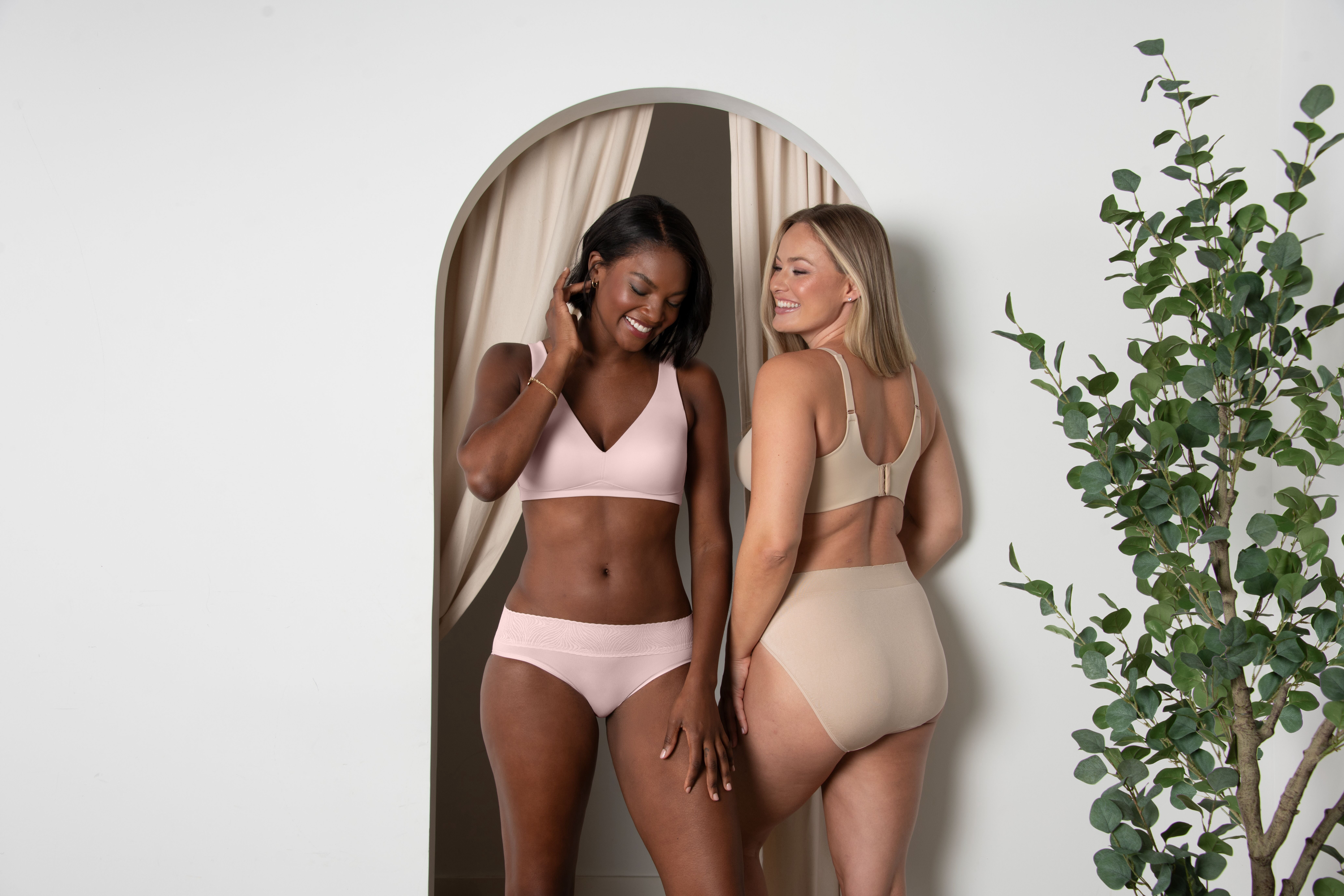 Vanity Fair Lingerie Women's Beauty Back Wireless Bra with Lift, Smoothing, Simple Sizing S-3XL, Style 72164