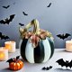 thumbnail image 1 of Resina Calabaza Ornamento Negro Blanco Figura artística | Decoración de otoño del hogar | Decoración de fiesta de Acción de Gracias de Halloween | Artesanía exquisita duradera | 17x19.5cm 1pc |, 1 of 7