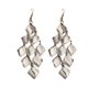 thumbnail image 5 of Pendientes de Moda Sonducket Paquete de 2 Largos Multicapa con Borlas Color Oro/Blanco/Negro, 5 of 6