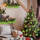 thumbnail image 5 of Juego de pompones de piel sintética de Navidad de 2,3 pulgadas con pompones verdes, adornos de bolas de peluche para colgar en el árbol de Navidad, 5 of 5