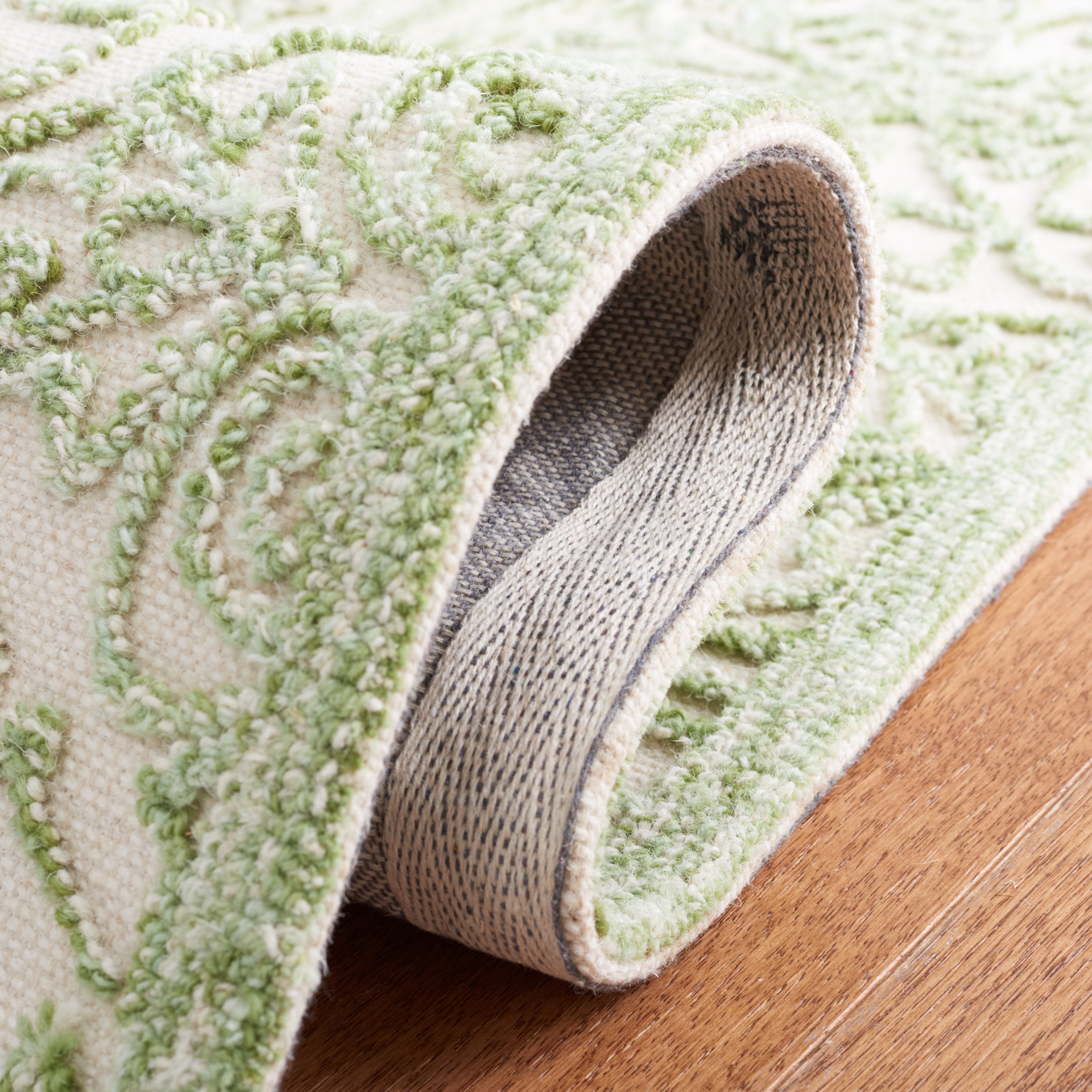 SAFAVIEH Martha Stewart Trace Floral Runner Rug, Ivory/Green, 2'3" x 8'