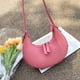 thumbnail image 2 of Bolsa de hombro de cuero de PU de axila de media luna casual de moda para fiesta (rosa) Ehuebsd Para Estrenar, 2 of 9