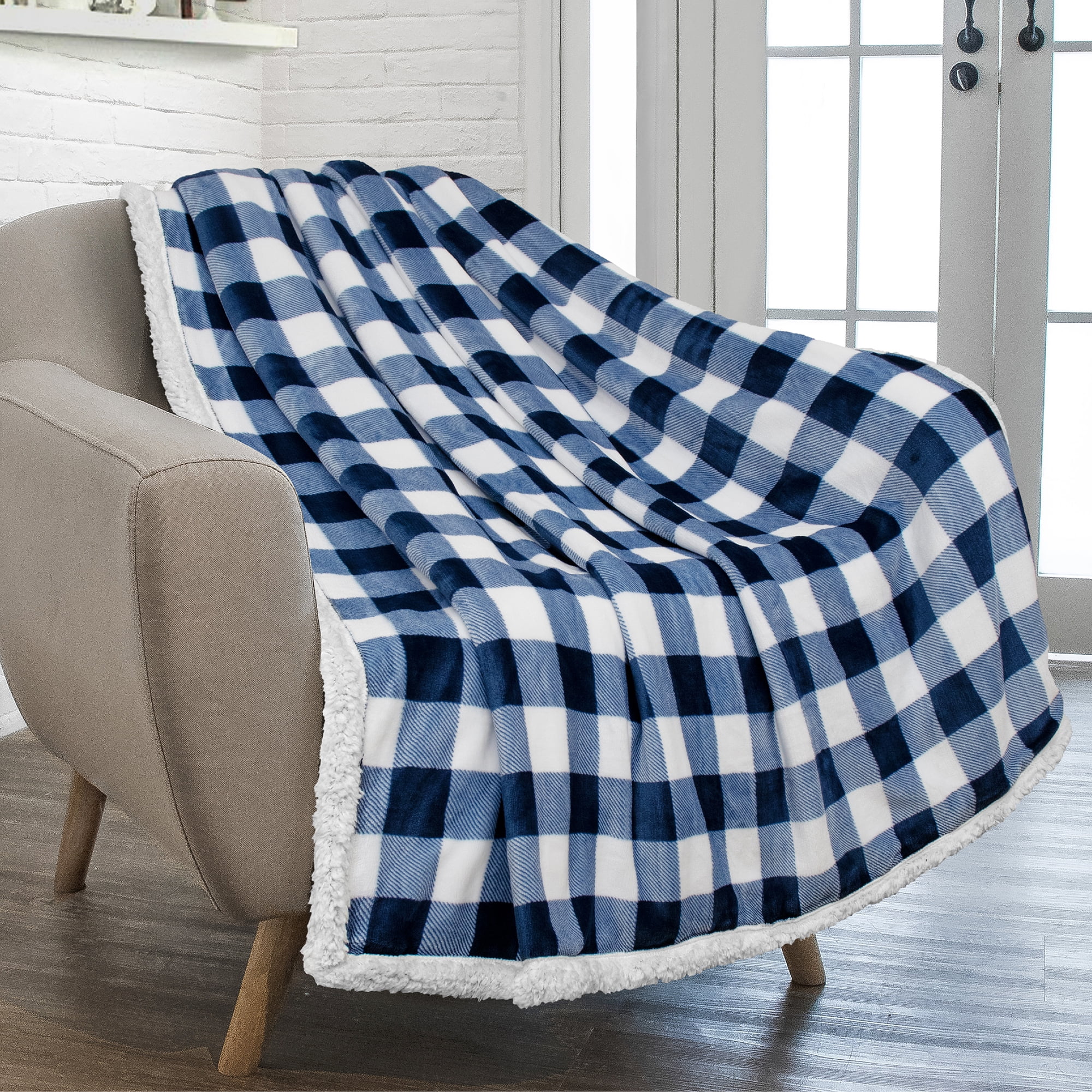 PAVILIA Buffalo Plaid Sherpa Blanket Throw Fuzzy White Navy Blue Checkered Flannel Fleece Blanket for Couch Bed Fluffy Warm Soft Plush Microfiber